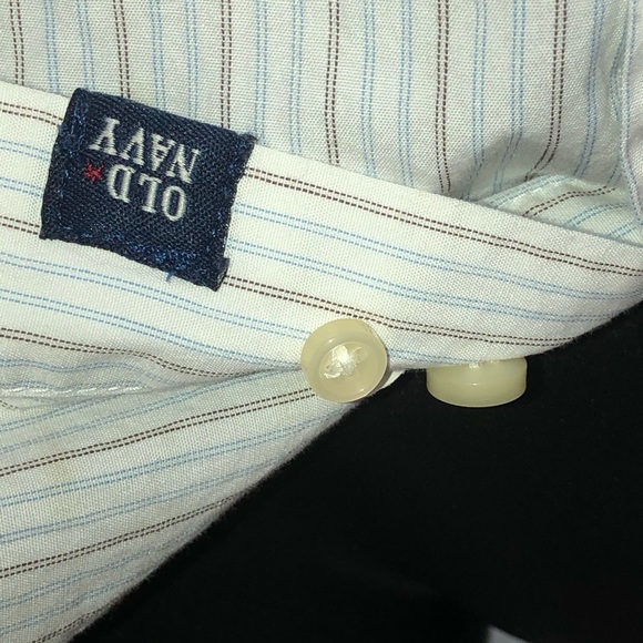 OLD NAVY Going to Goodwill soon…regular fit button down collar shirt - Picture 8 of 8